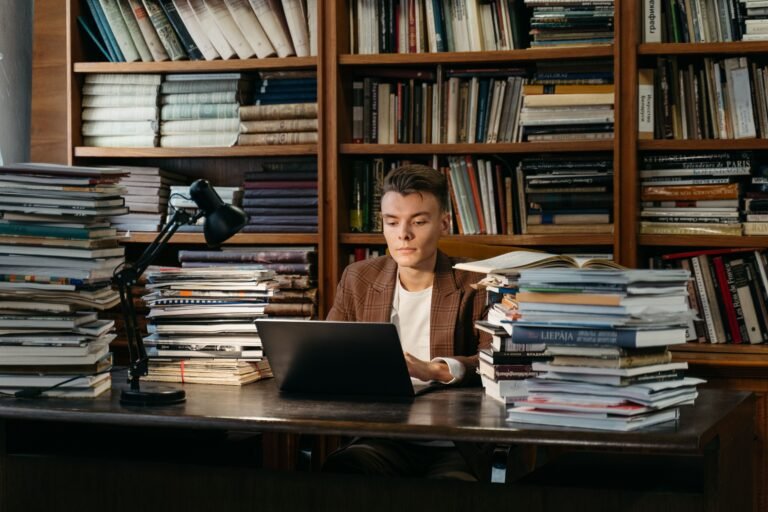 Research tools for students managing academic sources